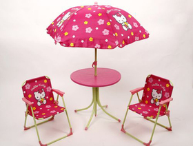 Set de jardín compuesto por mesa, sombrilla y sillas Set de jardín compuesto por mesa, sombrilla y sillas