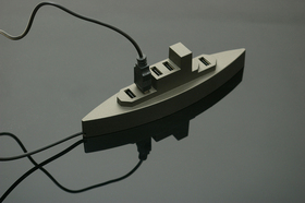 USB en forma de barco destructor