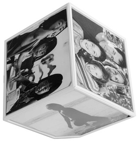 Marco de fotos Kube para 1 foto 10x10 utiliza 1 pila AA Marco de fotos Kube para 1 foto 10x10 utiliza 1 pila AA