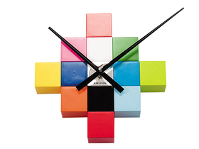 Reloj de pared adhesivo DIY con cuadrados multicolores