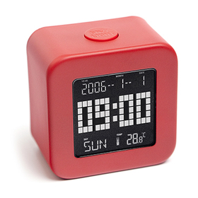 Despertador Qubik de color rojo utiliza 2 pilas AAA incluidas