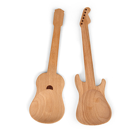 Cucharas de cocina en forma de guitarras
