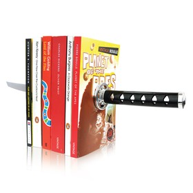 Sujeta libros en forma de Katana